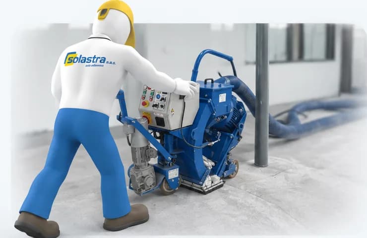 Grenaillage d’une dalle en béton, grenailleuse reliée à son aspirateur